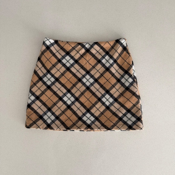 Tan and Cream/Beige Plaid Skirt - Picture 3 of 5